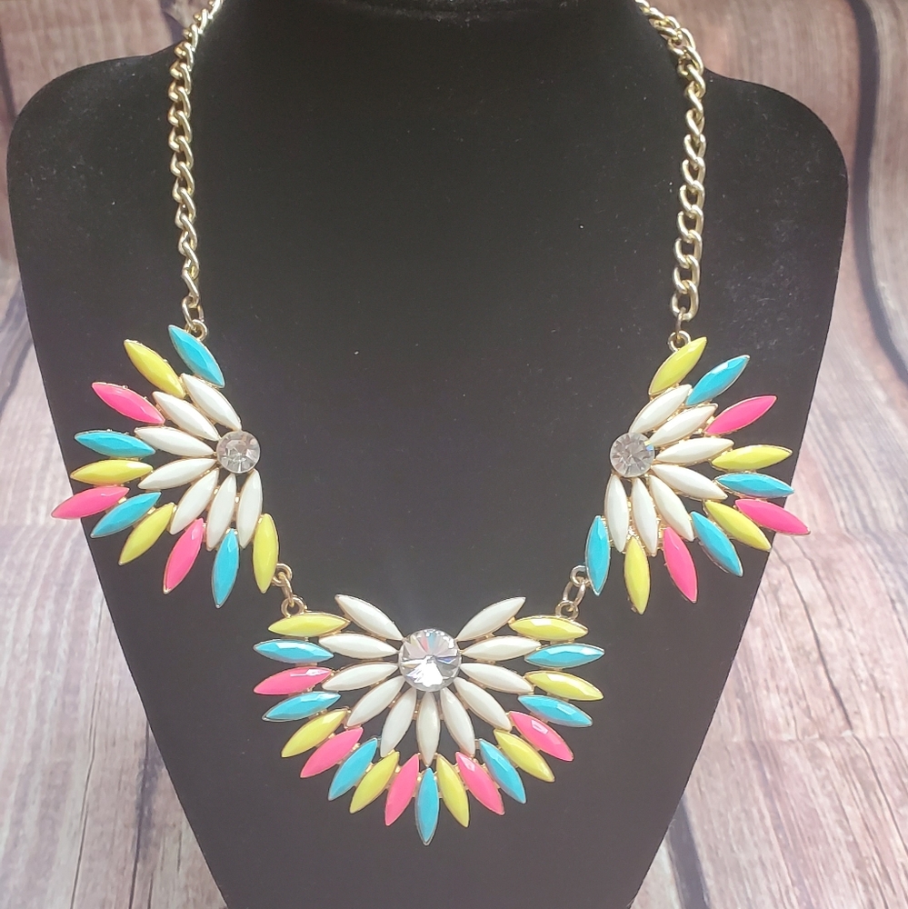 Statement Spring necklace - Picture 8 of 8